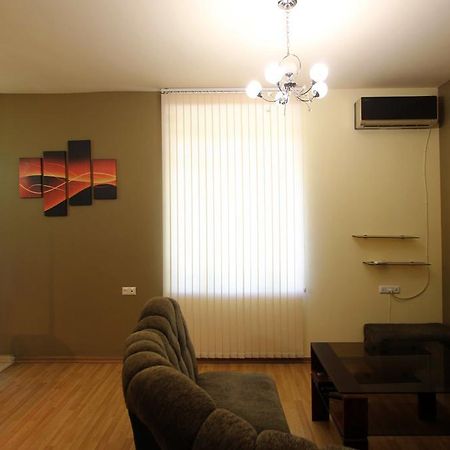 Studio With Balcony On Sayat Nova Avenue Erevan Exterior foto